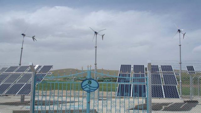 پمپ آب خورشیدی و بادی