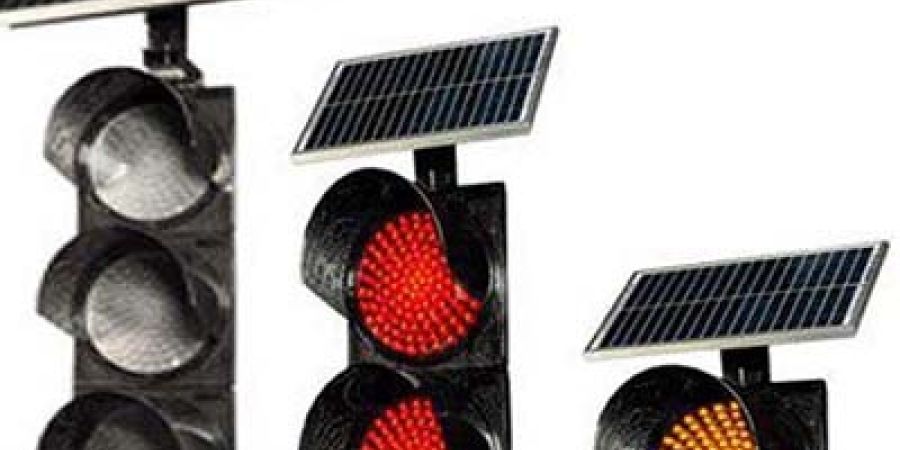 چراغ های راهنمایی ورانندگی باید به پنل خورشیدی مجهز شوند.